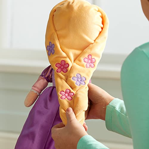 Disney Store Muñeca de peluche de Rapunzel, Enredados, mide 32 cm, muñeca de peluche con detalles bordados, la princesa lleva su atuendo característico y un corpiño brillante, apta para recién nacidos