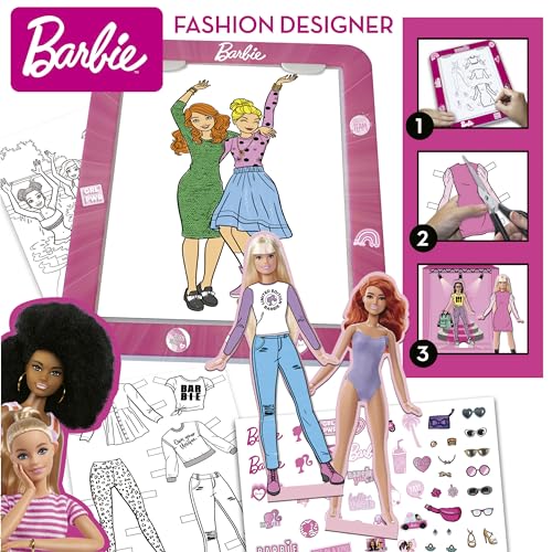 Educa - Juego Barbie Fashion Designer | CREA infinitos diseños y Combinaciones con la Mesa de luz Presume de Tus Looks Haciendo desfilar Tus Figuras Barbie en el Desfile de Moda. A Partir de 5 años.