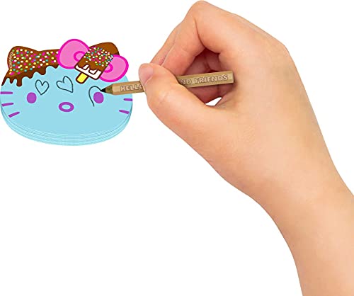 Hello Kitty Cofre con forma de taza de chocolate caliente con muñecos y accesorios de juguete (Mattel GVB29)
