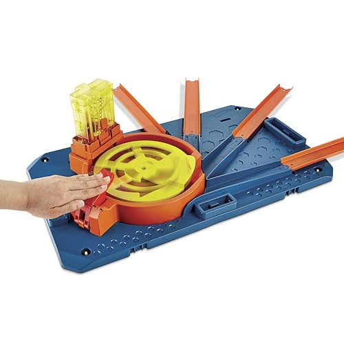 Hot Wheels Caja de pistas con lanzador Set de juego para construir pistas de juguete, con 30 piezas, incluye 1 vehículo die-cast (Mattel GVG11)