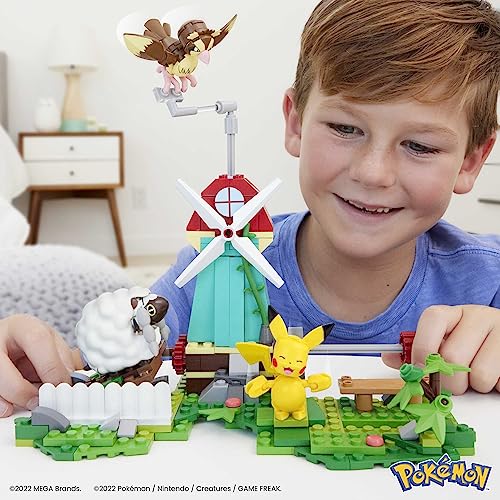 MEGA Construx Pokemon Ciudad del viento, 240 bloques y juego de construcción con movimiento con Pikachu, Wooloo y Pidgey, juguete +7 años (Mattel HKT21)