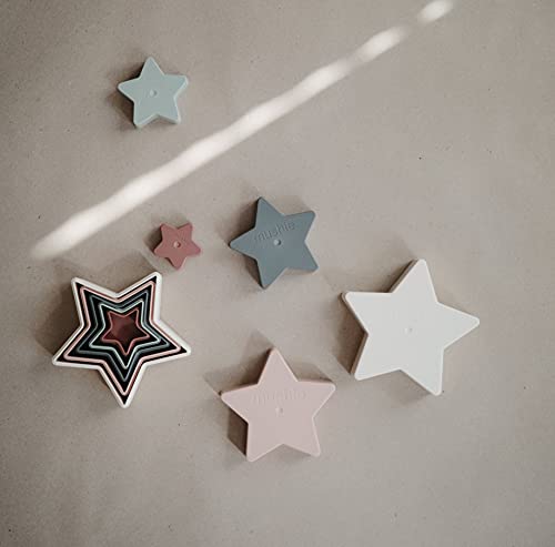 mushie Nesting Stars | Torre de Apilamiento | Juego de Aprendizaje con 5 Estrellas Apilables | 100% Libre de BPA | Juguete Apilable para Niños de 0 a 3 años | Accesorios para Bebés | Original