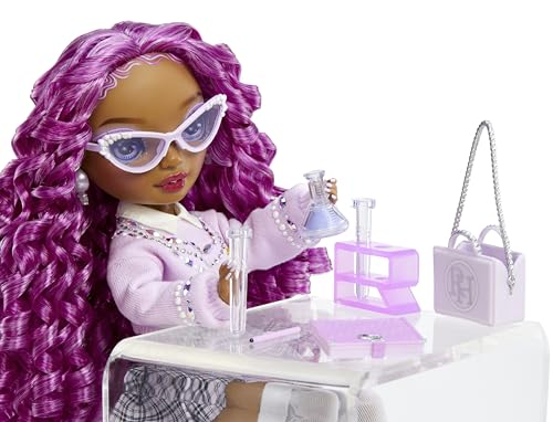 Rainbow High Fashion Doll - Lilac Lane - Muñeca de Moda Morada con Conjunto de Moda - con Gafas y más de 10 Coloridos Accesorios de Juego - Ideal para Niños de 4 a 12 Años y Coleccionistas