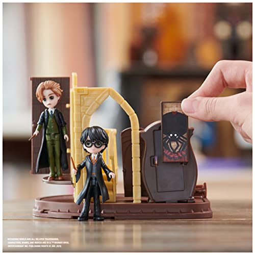 Wizarding World Harry Potter, Magical Minis Defense Against The Dark Arts Playset con 2 Figuras exclusivas, 5 Accesorios, niños