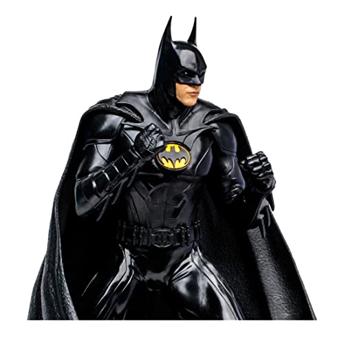 Bandai - McFarlane Mega Figura de acción DC Película The Flash, Batman con máscara Michael Keaton, Multicolor, TM15532