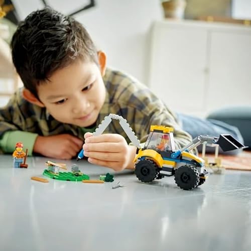 LEGO City Big Wheel 66772 - Juego de juguetes de construcción 2 en 1 para tractor y excavadora de construcción, más paquete de bonificación de jardín de granja y espantapájaros, gran regalo para niños