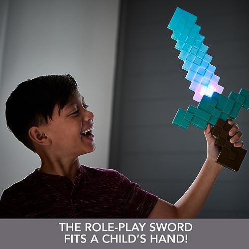 Mattel Juguetes de Minecraft, espada de diamante encantado con luces y sonidos, regalo de juego de rol para niños, HNM78