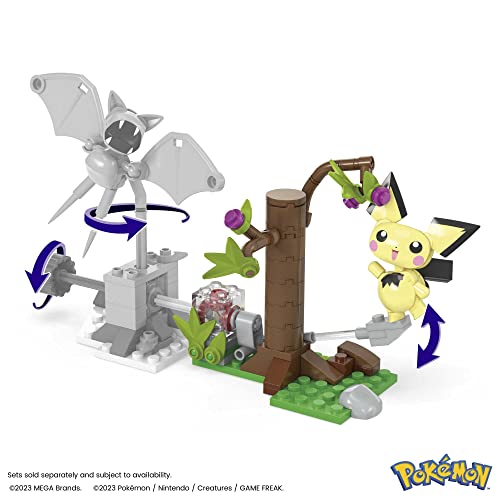 MEGA Pokémon Búsqueda en el bosque de Pichu , Juego de construcción 84 piezas con 1 figura de acción de personaje construible y articulada con movimiento , HPB59
