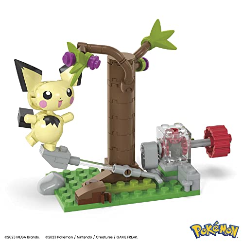 MEGA Pokémon Búsqueda en el bosque de Pichu , Juego de construcción 84 piezas con 1 figura de acción de personaje construible y articulada con movimiento , HPB59