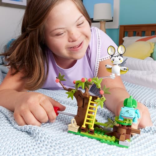 MEGA Pokémon Emolga y Bulbasaur en el bosque encantador 188 bloques de construcción con movimiento y 2 personajes, juguete +7 años (Mattel HTH69)