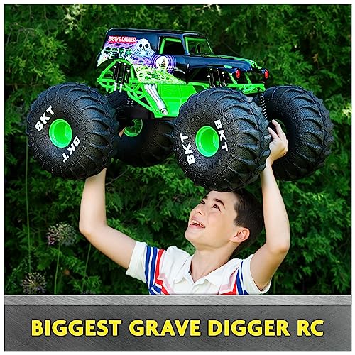 Monster Jam, camión Monstruo Todoterreno Mega Grave Digger Oficial por Control Remoto, más de 60 cm de Altura, Escala 1:6, Juguetes para niños y niñas a Partir de 4 años