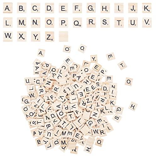 OLYCRAFT 300 azulejos de madera negra con letras mayúsculas de la A a la Z, azulejos negros de madera para hacer posavasos del alfabeto y crucigramas de Scrabble, 20 x 18 x 4 mm