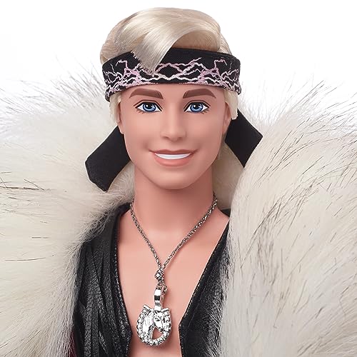 Barbie The Movie - Ken rockero Muñeco con chaleco de flecos y bandana, juguete de colección, regalo +3 años (Mattel HRF31)