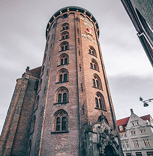 El asesinato en la Torre Redonda (Copenhague) │ Resuelve un misterio │ Resuelve un verdadero misterio del crimen mientras experimenta la ciudad histórica de Copenhague │ Una aventura con amigos,