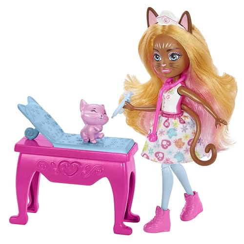 Enchantimals City Tails Main Street Clínica de Carlin Cat Muñeca doctora con mascota gato, set de juego y accesorios, juguete +4 años (Mattel HLH22)
