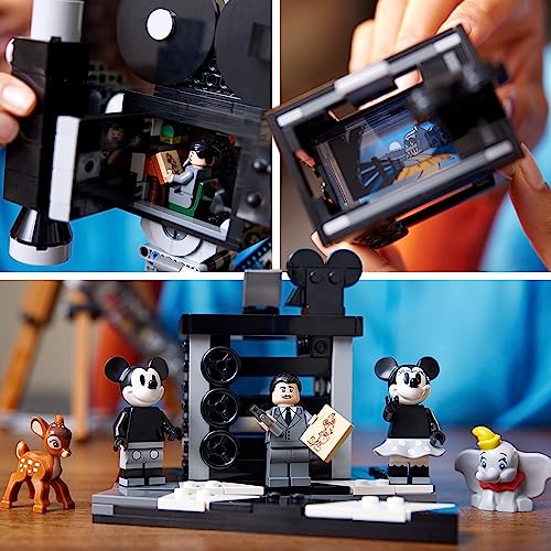 LEGO 43230 Disney Cámara en Homenaje a Walt Disney, Set Conmemorativo del 100º Aniversario Disney para Adultos con Las Minifiguras de Mickey y Minnie Mouse, Bambi y Dumbo, Regalo Coleccionables
