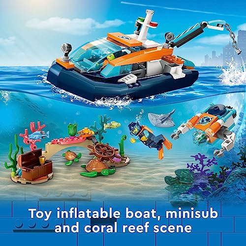 LEGO City Explorer - Barco de buceo 60377 juguete de construcción oceánica, incluye un arrecife de coral, mini-submarino, 3 minifiguras y manta rayo, tiburón, cangrejo, 2 peces y 2 figuras de tortuga