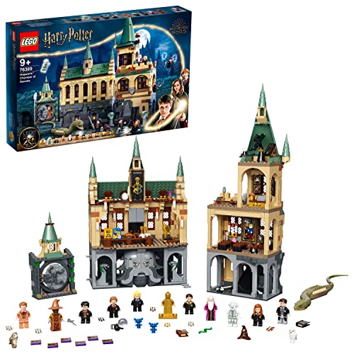 LEGO 76389 Harry Potter Castillo Hogwarts: Cámara Secreta + 76388 Harry Potter Visita a La Aldea de Hogsmeade, Set para el 20 Aniversario con Mini Figura Dorada, Regalo para Niña y Niño + 8 Años